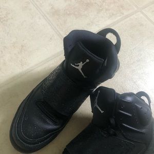 Men’s 9.5 Jordan’s black great condition worn twice